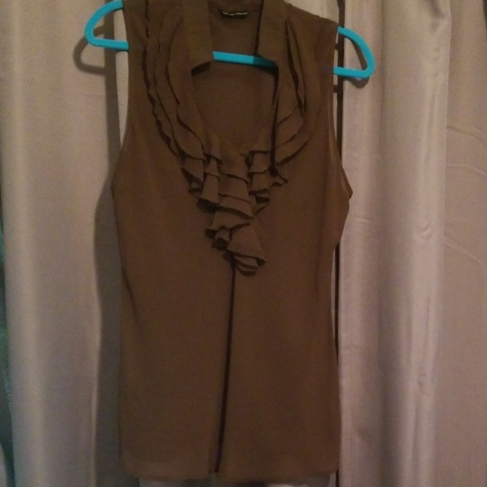 Sleeveless shirt